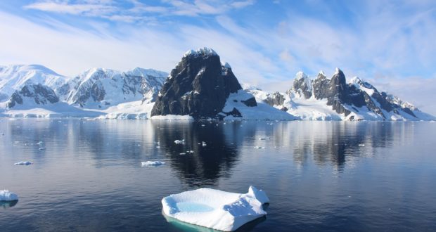 Cape Renard et les Una Peaks, Lemaire Channel, Antarctique. Auteur et Copyright Marco Ramerini