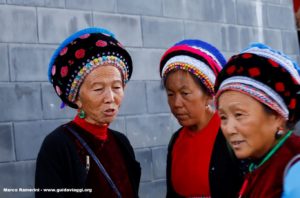 Femmes, Zhoucheng, Yunnan, Chine. Auteur et Copyright Marco Ramerini